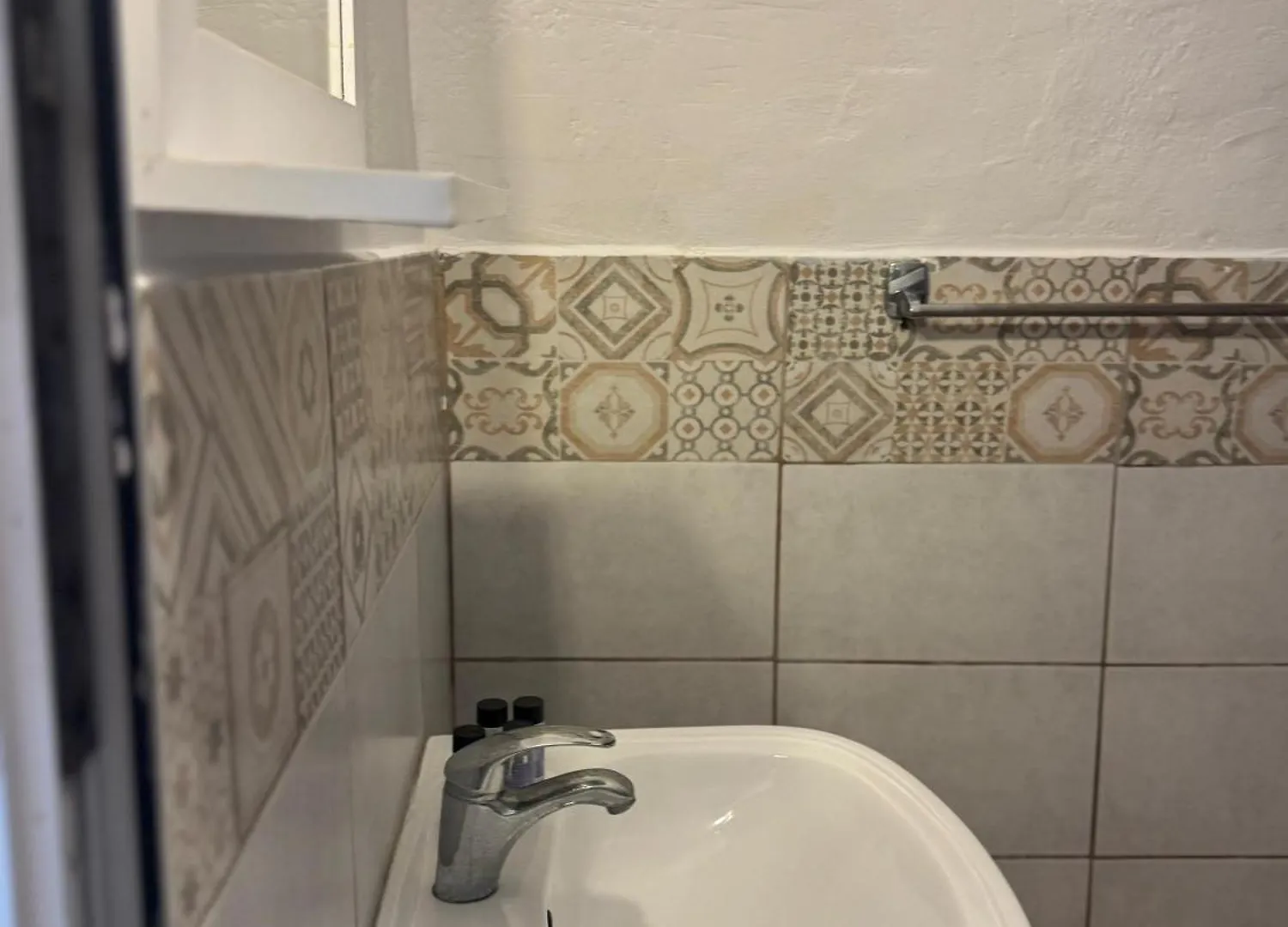 Qirjako'S Rooms Химара