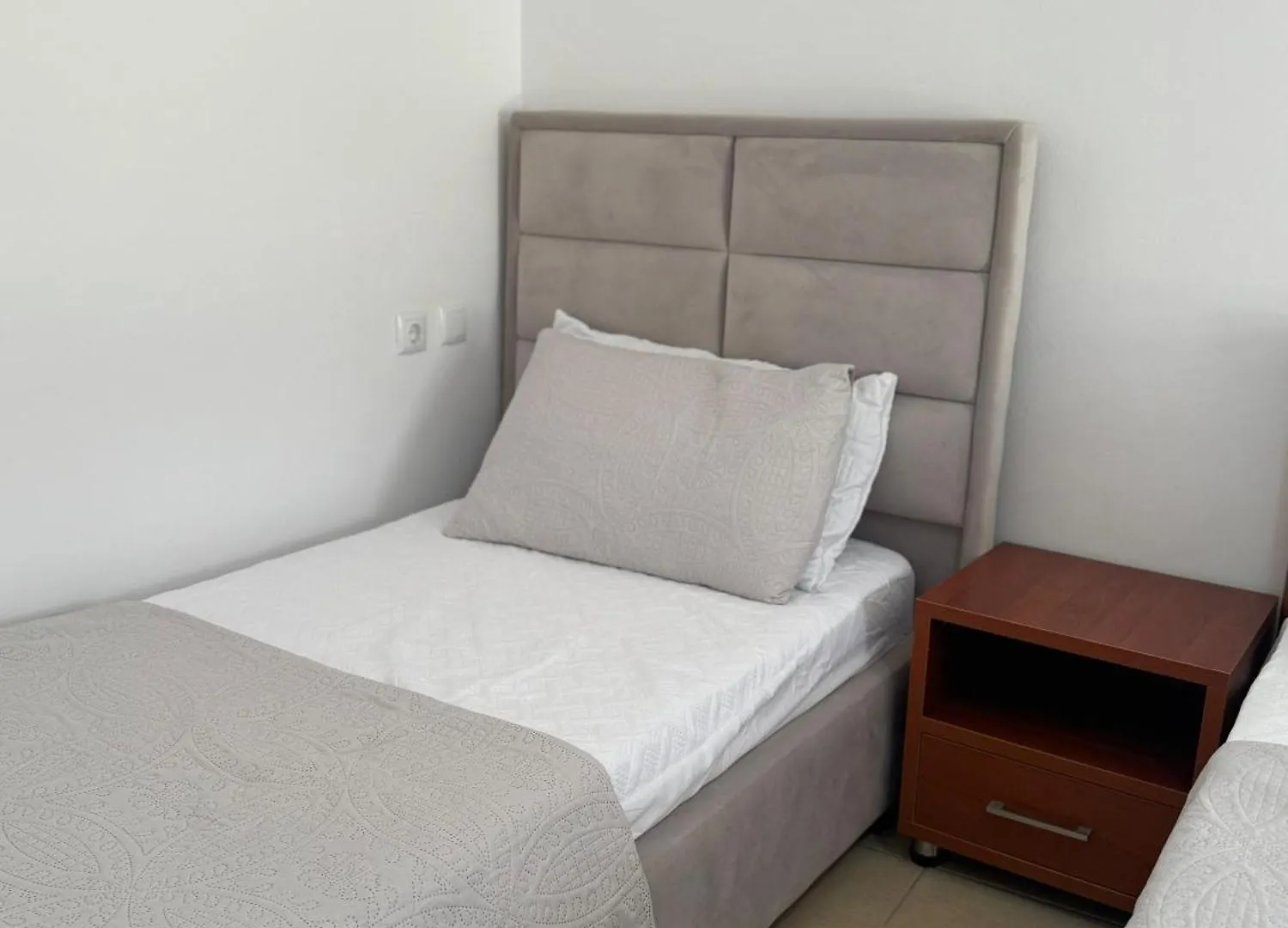 Qirjako'S Rooms Химара