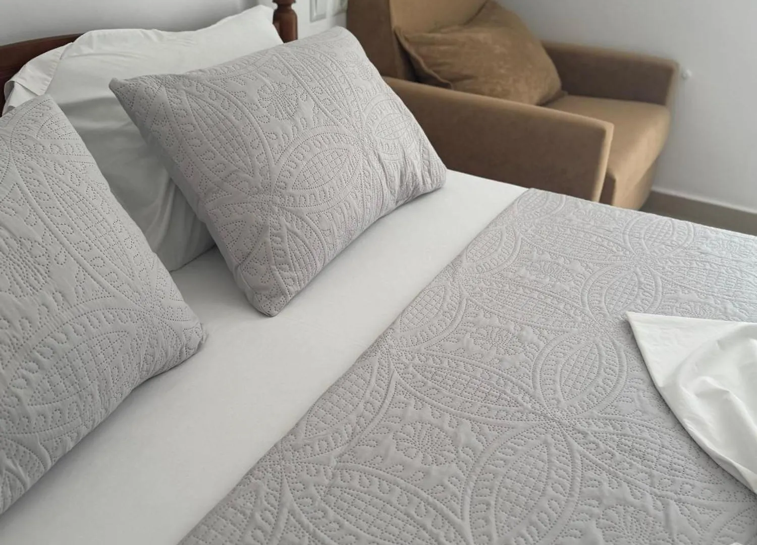 Qirjako'S Rooms Химара